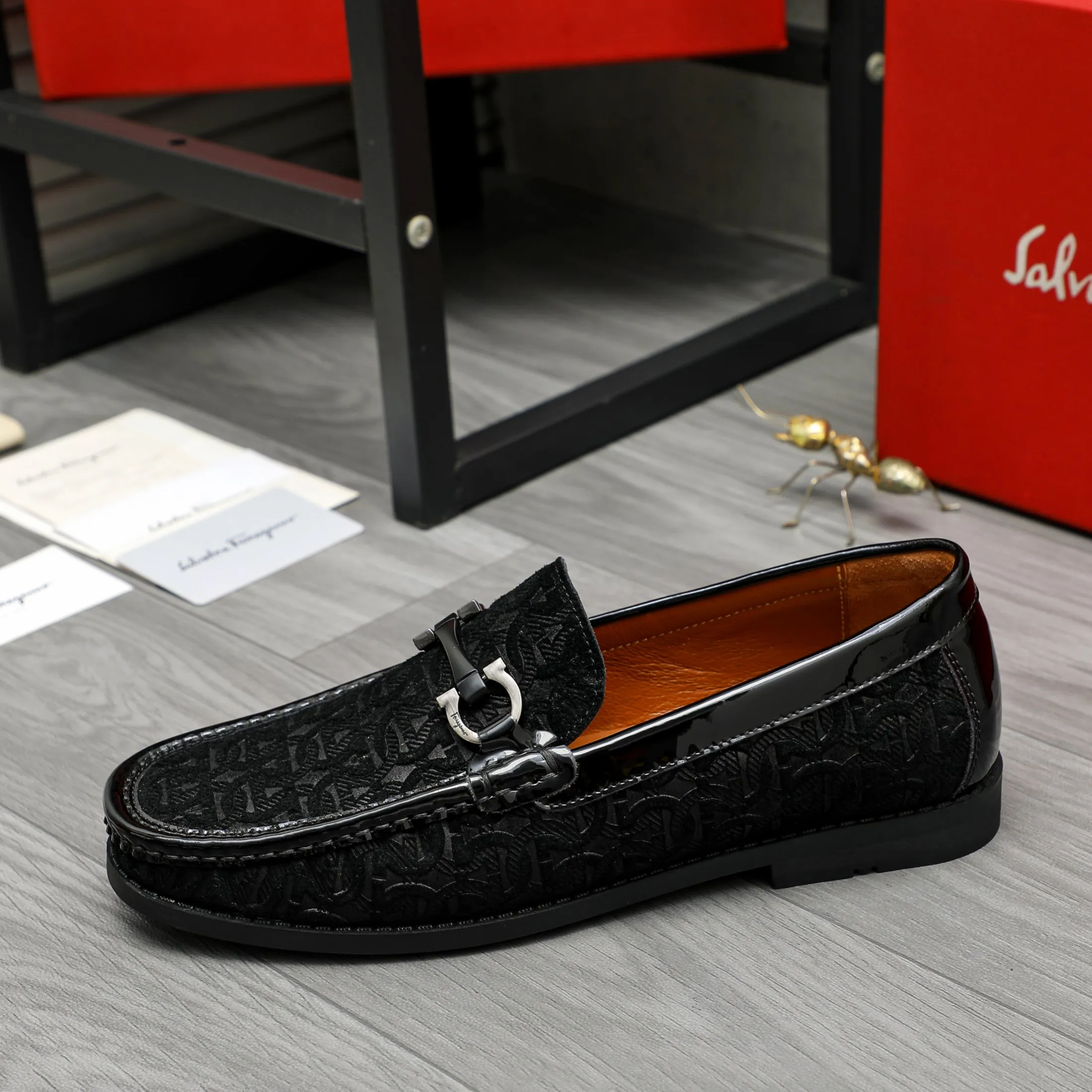 Men's shoes 💰400 Product trademark: Ferragamo "Ferragamo" business casual slip-on shoes Regular size: 38-45 (45. Customized, non-returnable) Product materials: Selected frosted cowhide embossed upper, cowhide lining, rubber outsole